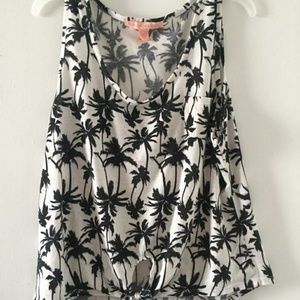 Black and white sleeves tee